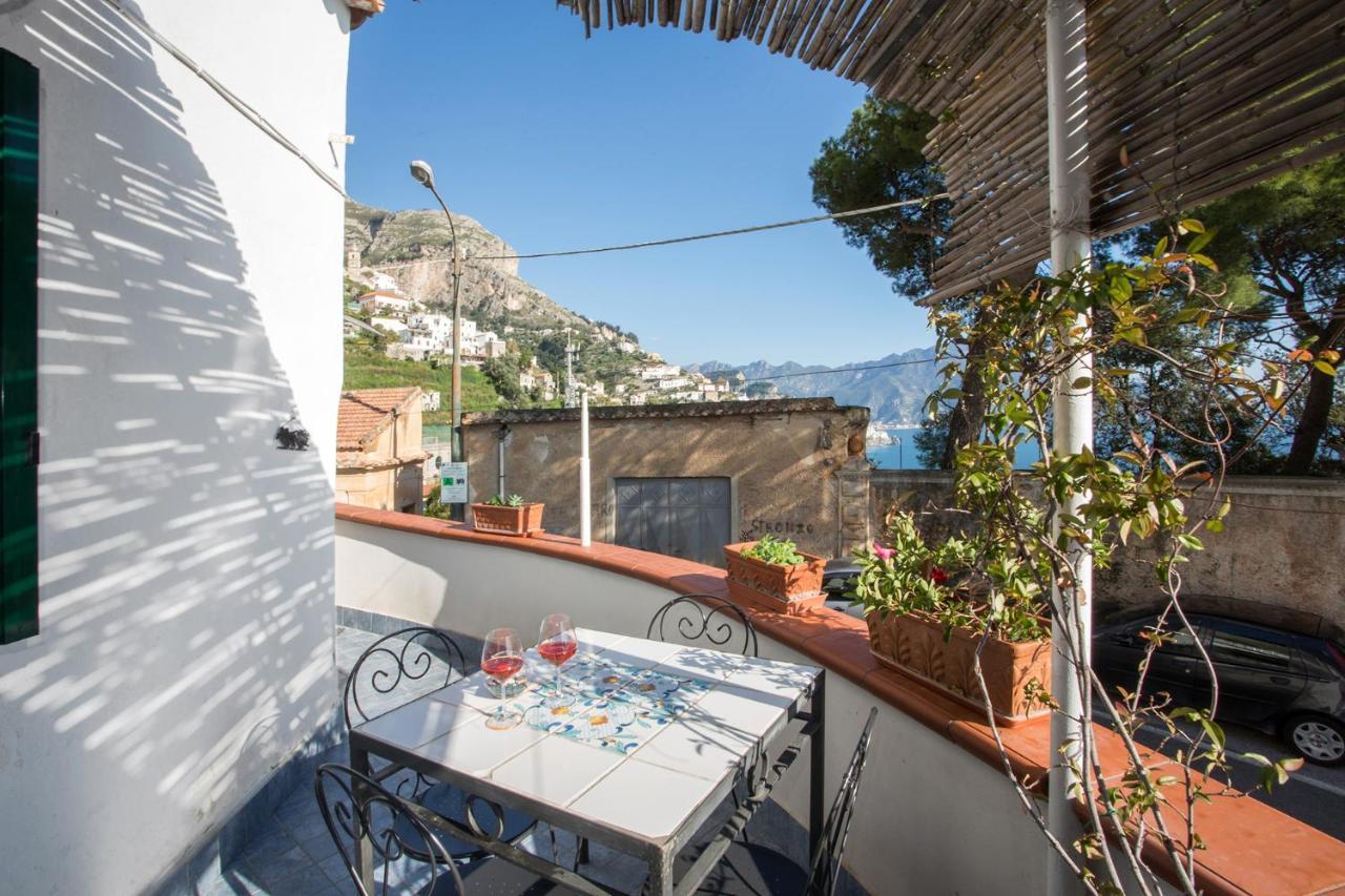 Ferienwohnung House Sun And Moon Amalfi Exterior foto